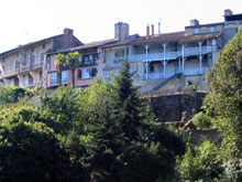 the house in le mas dagenais climbs over the old ramparts2