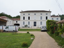 manor-house-front-with-vans